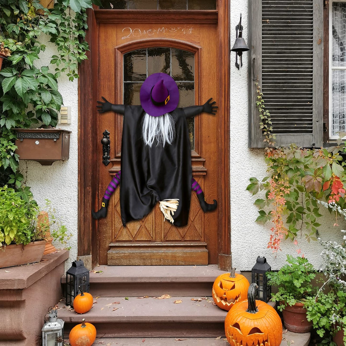 Witch crashing in to door